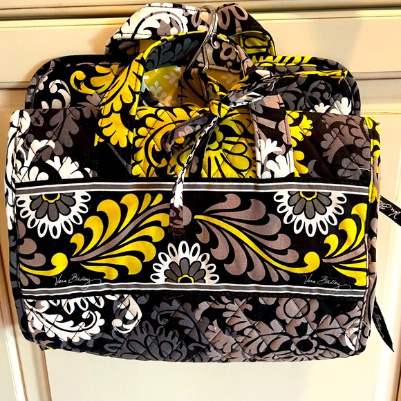 Vera Bradley Handbags - *Like New!* Vera Bradley Baroque Hanging Travel Organizer